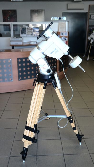 Vixen AXD used equatorial mount with Berlebach Planet tripod and Baader Planetarium 230 mm Losmandy/Vixen clamp