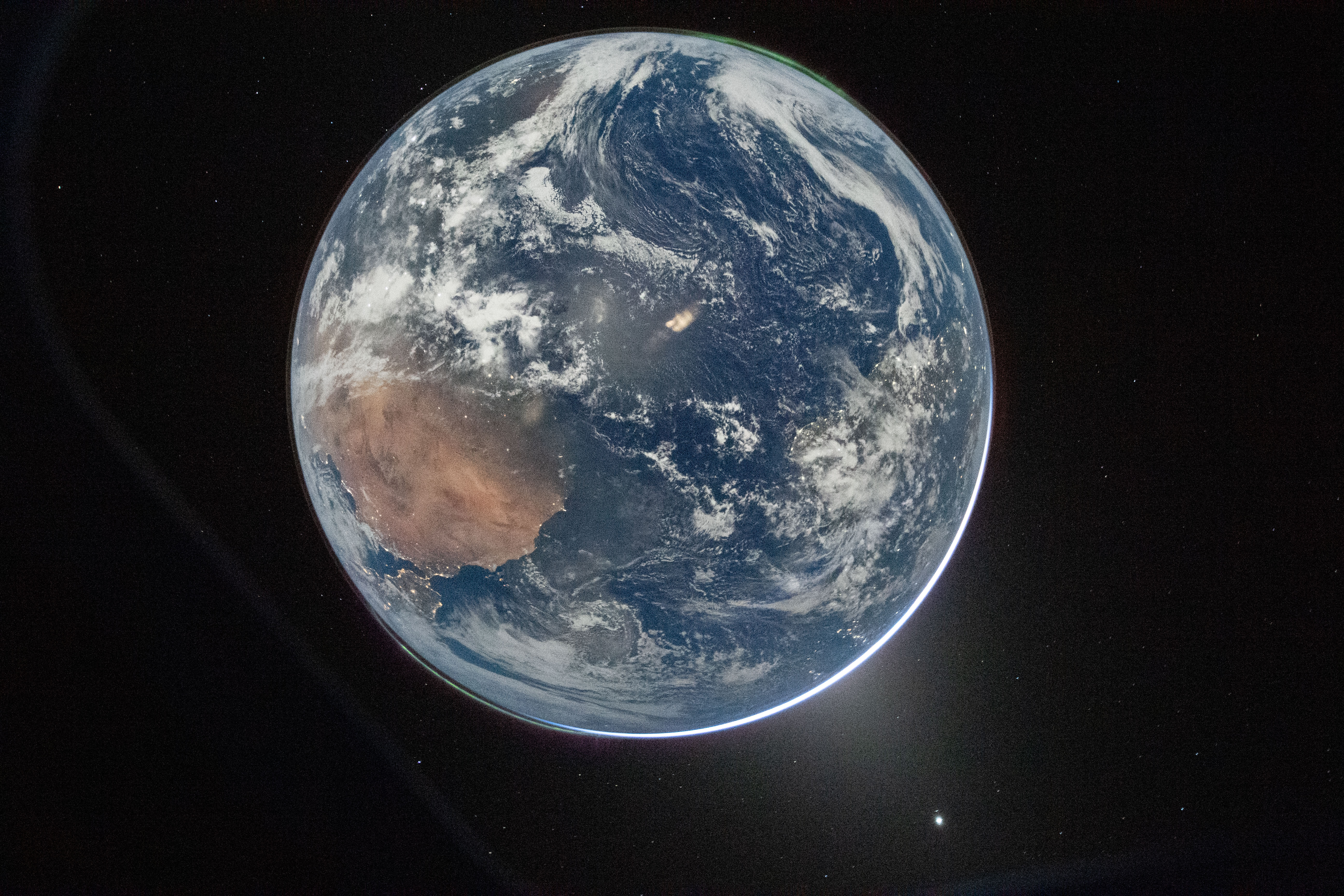 La Terra vista dalla navicella Orion (Image Credit: NASA)