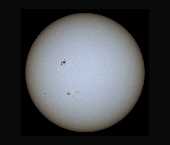 Il Sole ripreso invece in un periodo di maggiore attività, le macchie solari sono evidenti